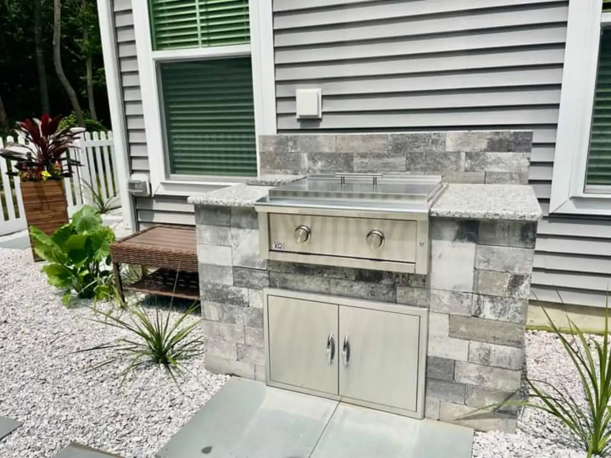 Outdoor kitchen and entertaining space in Milton Delaware